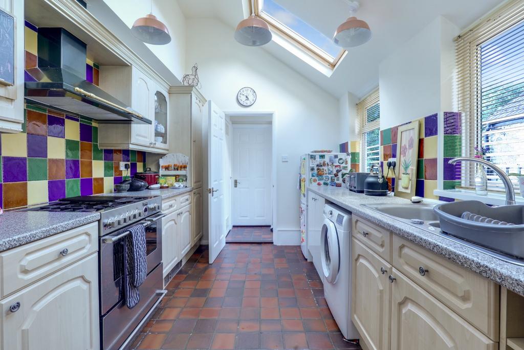 Borden Lane, Sittingbourne, Kent, ME10 1DB 4 bed end of terrace house