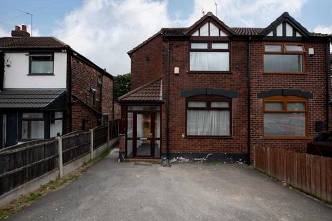 3 bedroom semi-detached house to rent, Eastleigh Road, Prestwich