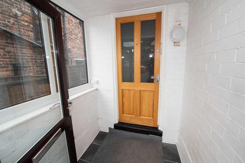 3 bedroom semi-detached house to rent, Eastleigh Road, Prestwich