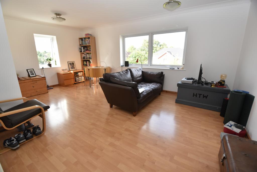 Harcourt Close, Urmston, M41 2 bed flat £175,000
