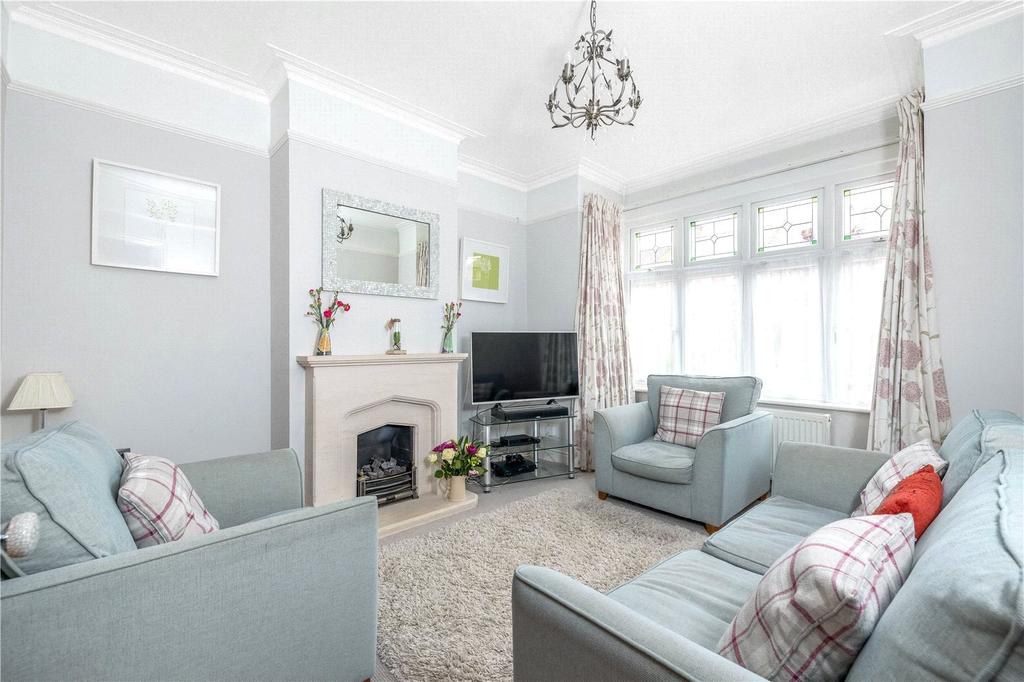 Bickley Crescent, Bromley, Kent, BR1 4 bed terraced house £2,200 pcm