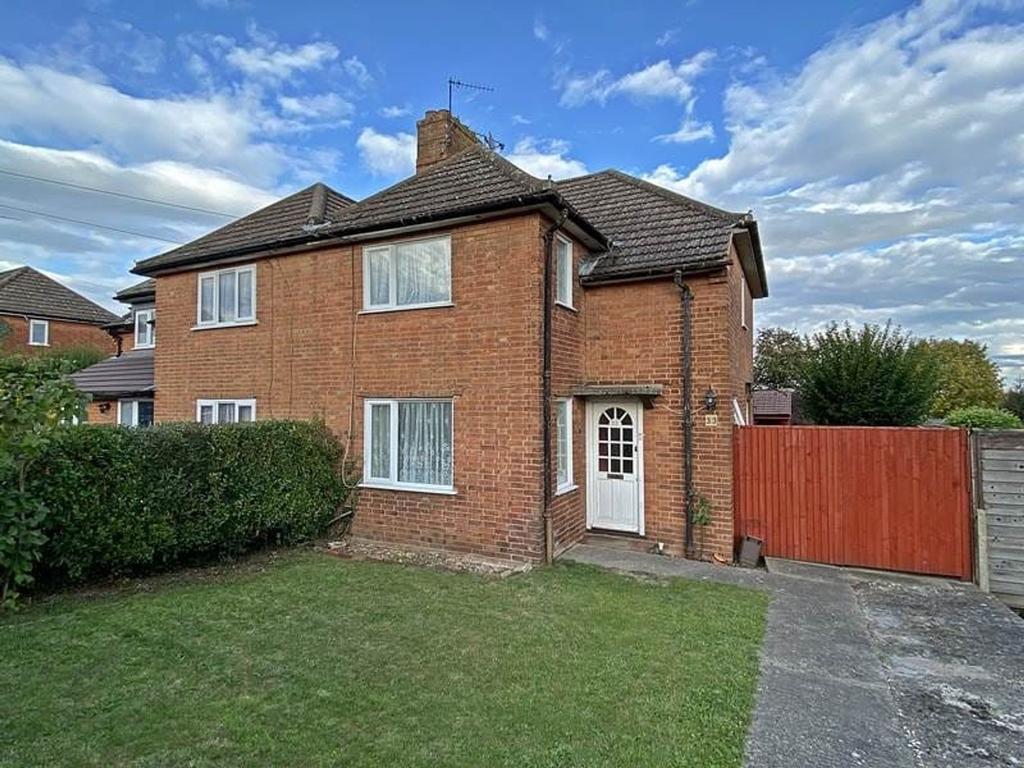 Grove Hill, Chalfont St. Peter, SL9 3 bed semidetached house £500,000