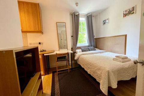 undefined, Fulham Palace Road, Hammersmith, London W6