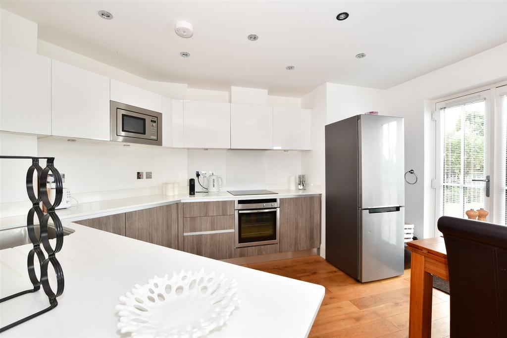 Gate Lane, Freshwater, Isle of Wight 2 bed ground floor flat £330,000