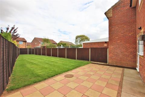 2 bedroom end of terrace house to rent, Harry Blunt Way, Scarning