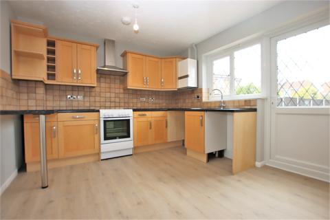 2 bedroom end of terrace house to rent, Harry Blunt Way, Scarning