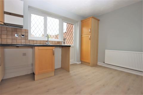 2 bedroom end of terrace house to rent, Harry Blunt Way, Scarning