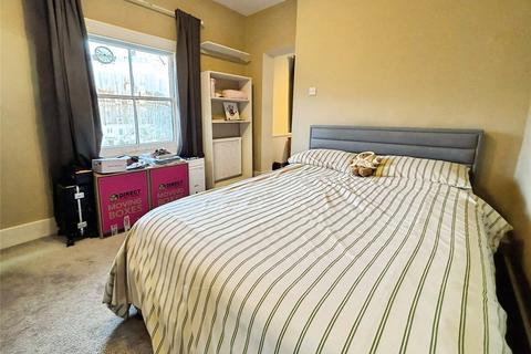 Studio to rent, Edith Road, London, W14
