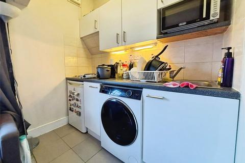 Studio to rent, Edith Road, London, W14