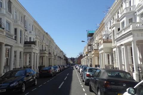 Studio to rent, Fairholme Road, West Kensington, London, W14