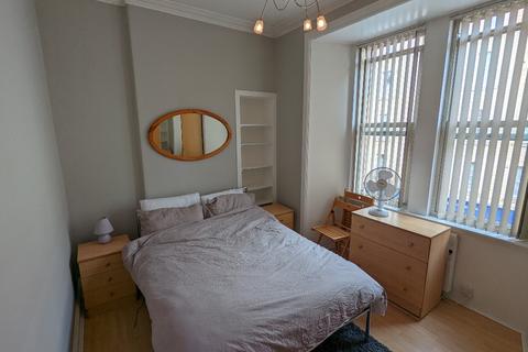 1 bedroom flat to rent, Nicolson Street, Newington, Edinburgh, EH8