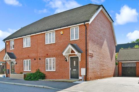 2 Bourne Avenue, Horley, RH6 8GL