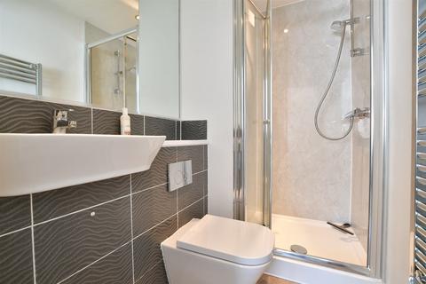 2 Bourne Avenue, Horley, RH6 8GL