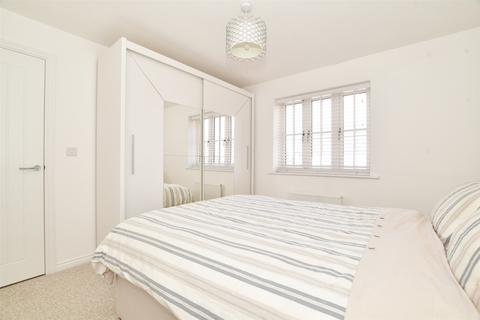 2 Bourne Avenue, Horley, RH6 8GL