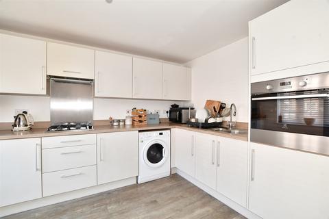 2 Bourne Avenue, Horley, RH6 8GL
