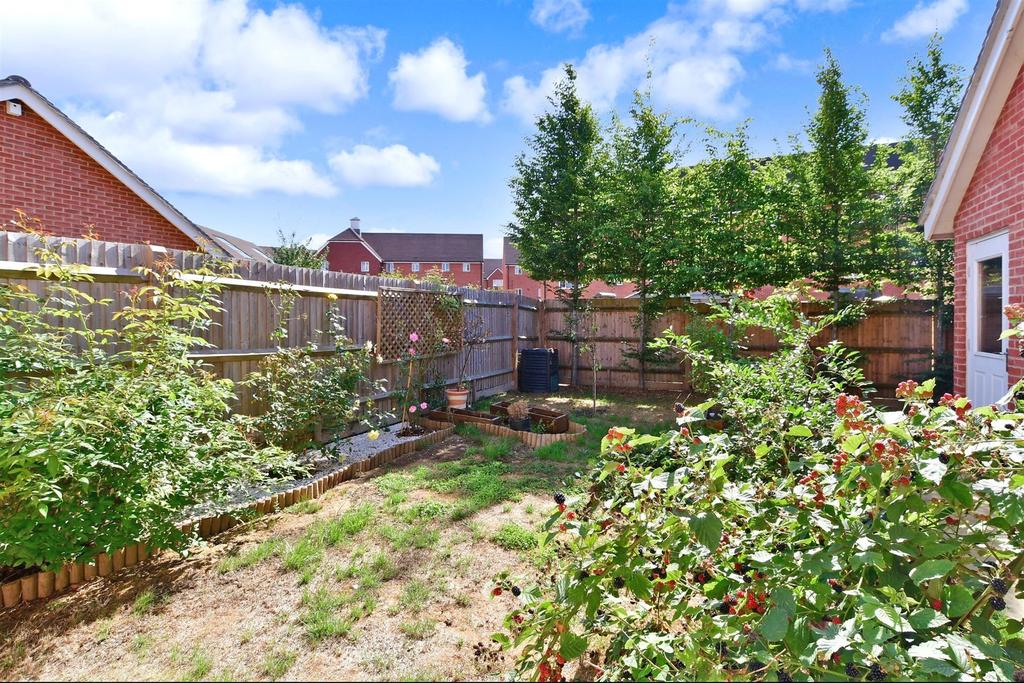 Bourne Avenue, Horley, Surrey 4 bed semidetached house £525,000