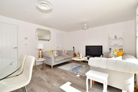2 Bourne Avenue, Horley, RH6 8GL