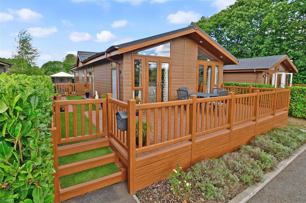 Wateringbury Road, East Malling, Kent 2 bed park home for sale £215,000