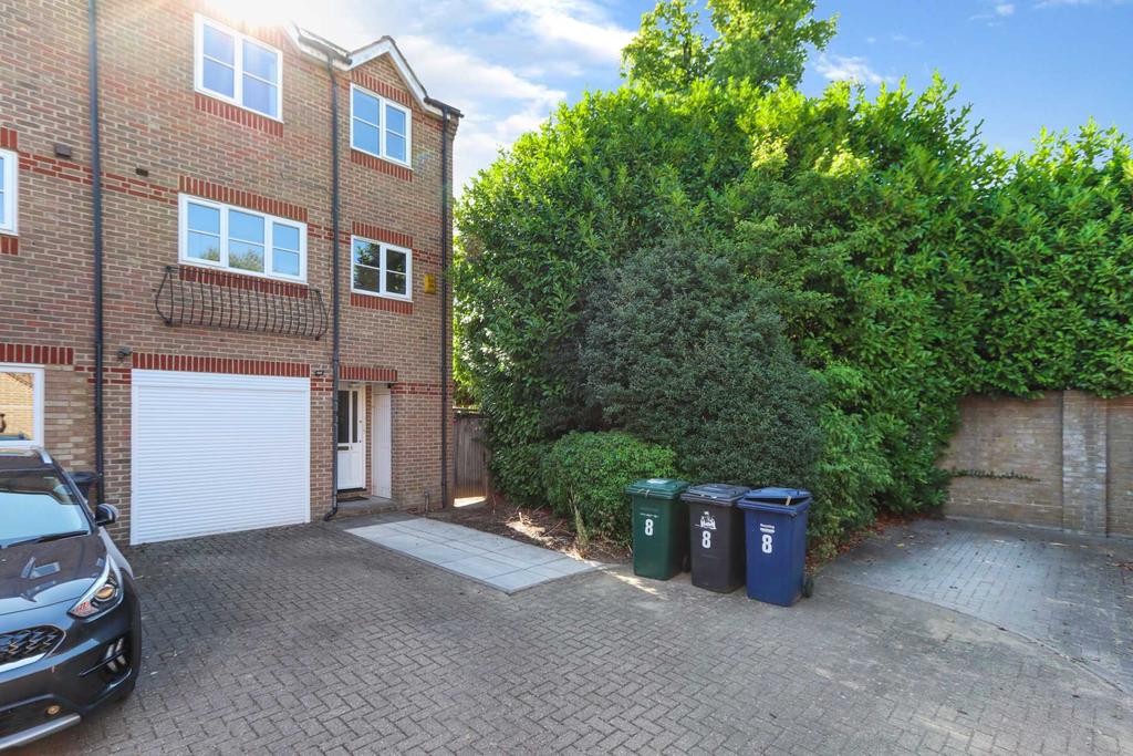 Baron Close, Friern 4 bed townhouse £750,000