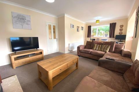 10 Thistleholme Close, Northampton, NN2 7LH