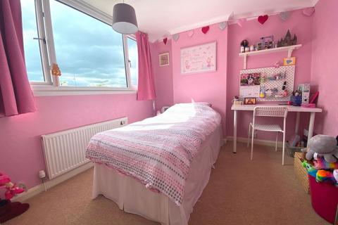 10 Thistleholme Close, Northampton, NN2 7LH