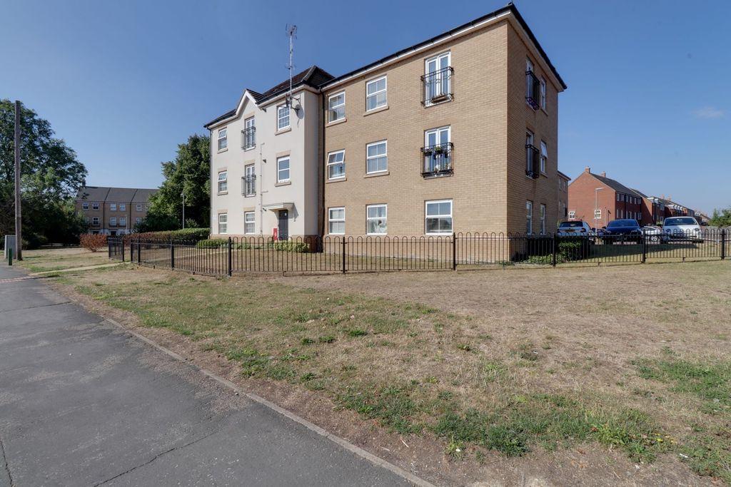 Limestone Grove, Houghton Regis, Dunstable LU5 5NE 2 bed flat for sale