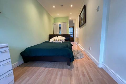 1 bedroom property to rent, Waterloo Road, Barkingside
