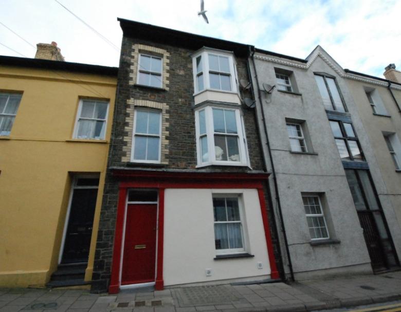 Flat 3, 3 Queen Street, Aberystwyth, Ceredigion, SY23 1PU 1 bed