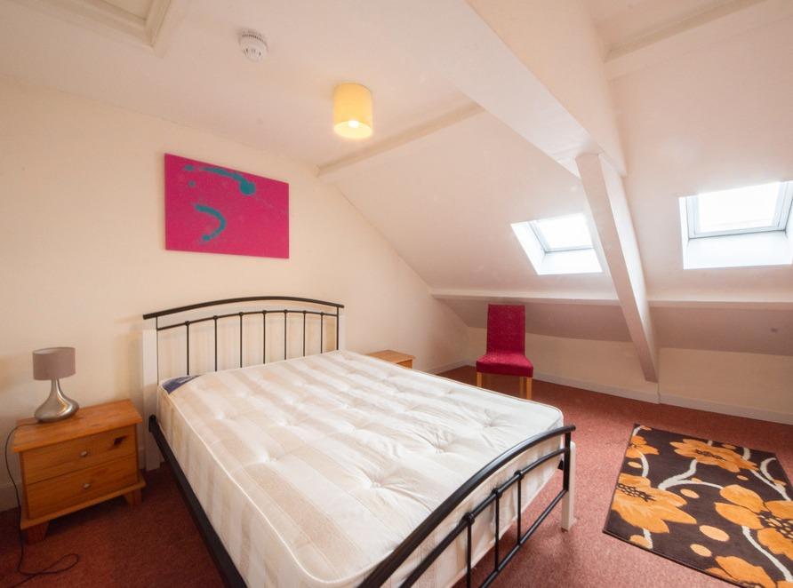 Flat 3, 3 Queen Street, Aberystwyth, Ceredigion, SY23 1PU 1 bed