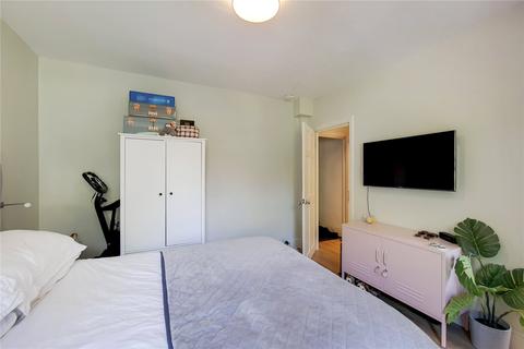 Studio to rent, West Hill, London