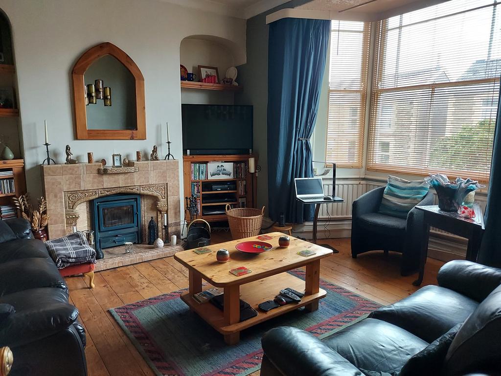 Clare Road, Ystalyfera, Swansea. 4 bed semidetached house £195,000