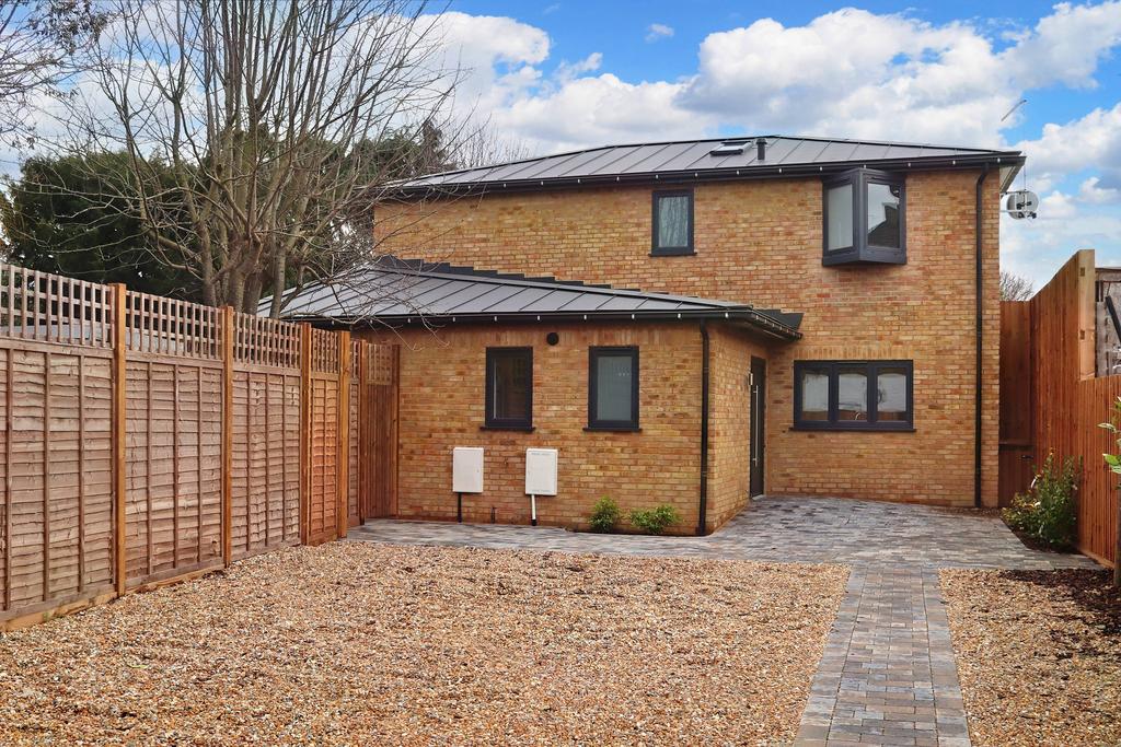 Park Road, East Molesey KT8 3 bed detached house £900,000