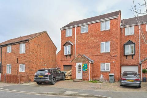 35 Linton Gardens, London, E6 5SQ