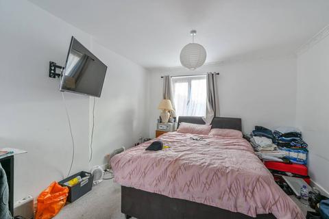 35 Linton Gardens, London, E6 5SQ