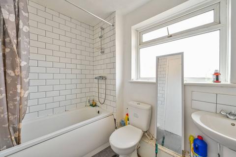35 Linton Gardens, London, E6 5SQ