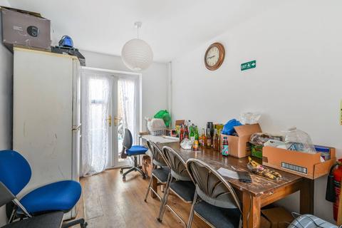 35 Linton Gardens, London, E6 5SQ