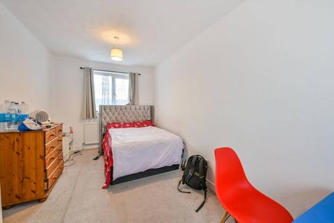 35 Linton Gardens, London, E6 5SQ