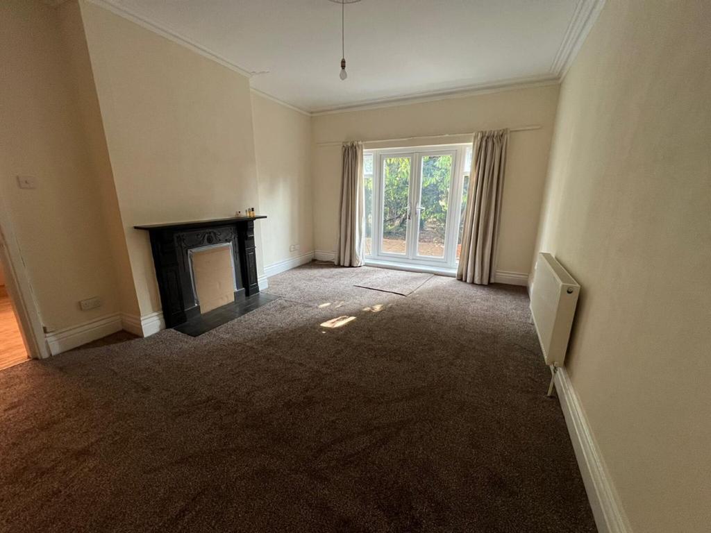 Yardley Wood Road, Moseley 2 bed flat £750 pcm (£173 pw)