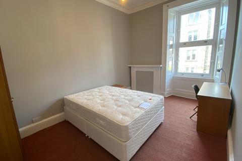 4 bedroom flat to rent, Marchmont Crescent, Marchmont, Edinburgh, EH9
