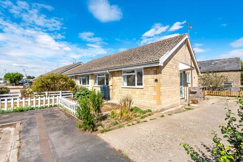 2 bedroom bungalow to rent, Bettertons Close, Fairford, Gloucestershire, GL7