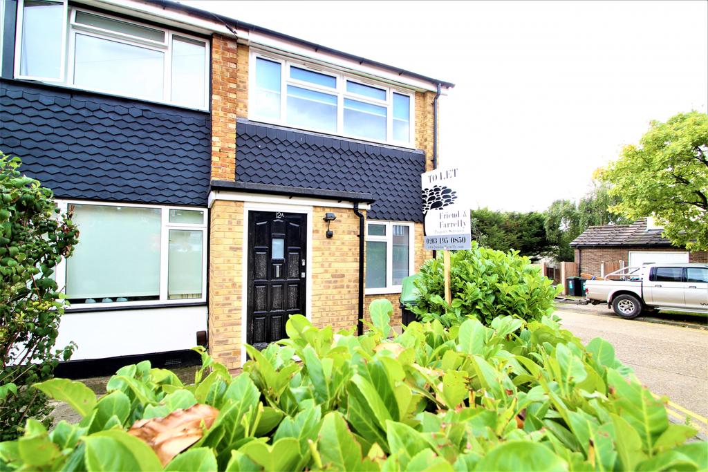 Albert Road, Buckhurst Hill 2 bed end of terrace house £1,600 pcm (£