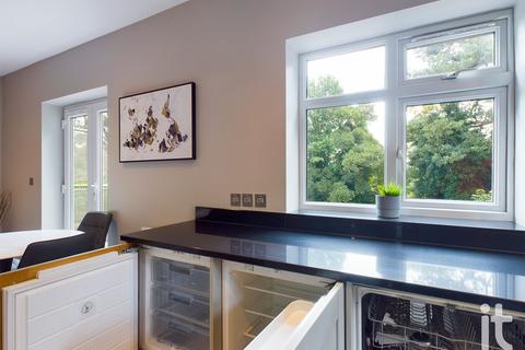 2 bedroom apartment for sale - Flat 4 The Pines, Buxton Road West, Disley, Stockport, SK12