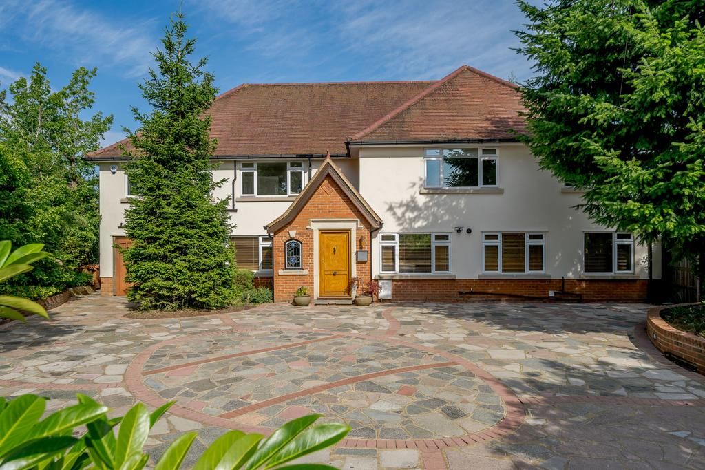 Shire Lane, Chorleywood, WD3 6 bed detached house £1,950,000