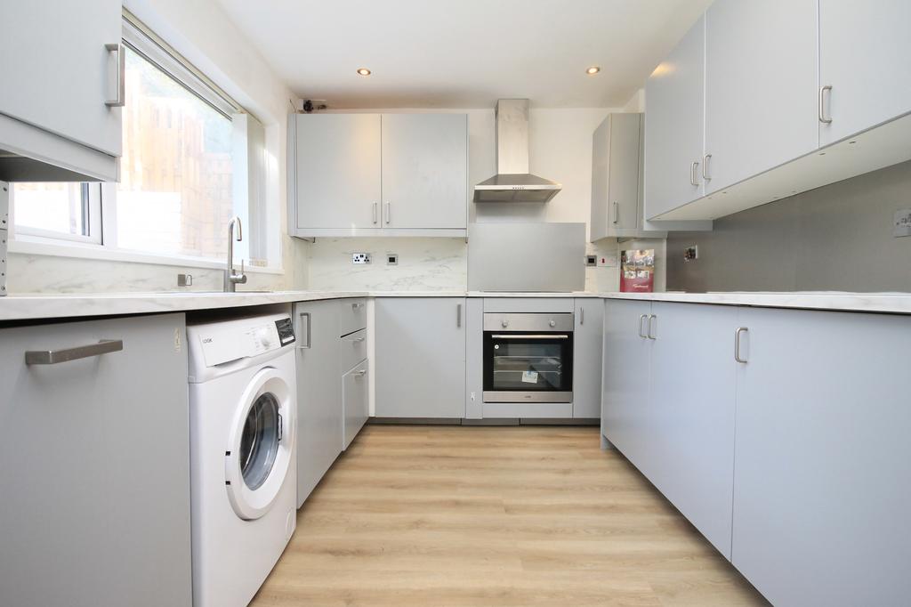 Whiteways Grove, Pitsmoor, Sheffield, S4 1 bed in a house share £500