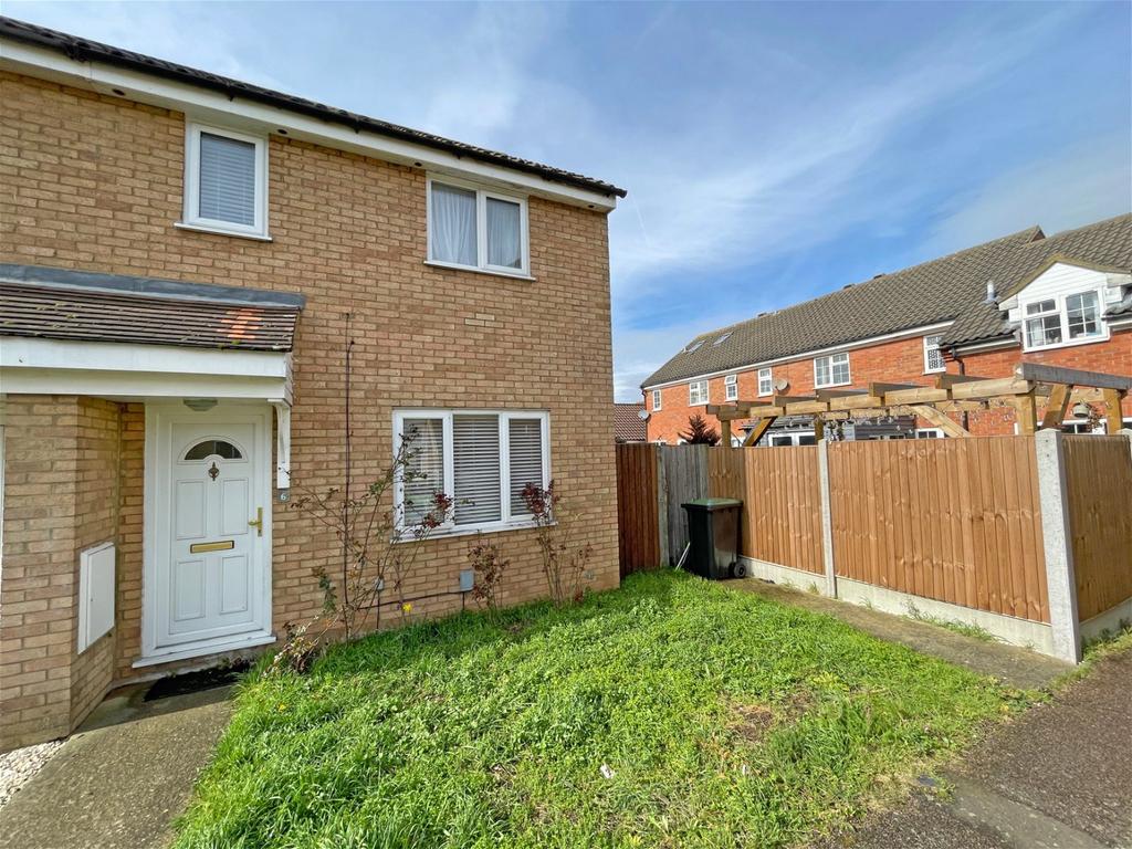 Durham Close, Biggleswade, SG18 8HZ 3 bed semi-detached house - £300,000