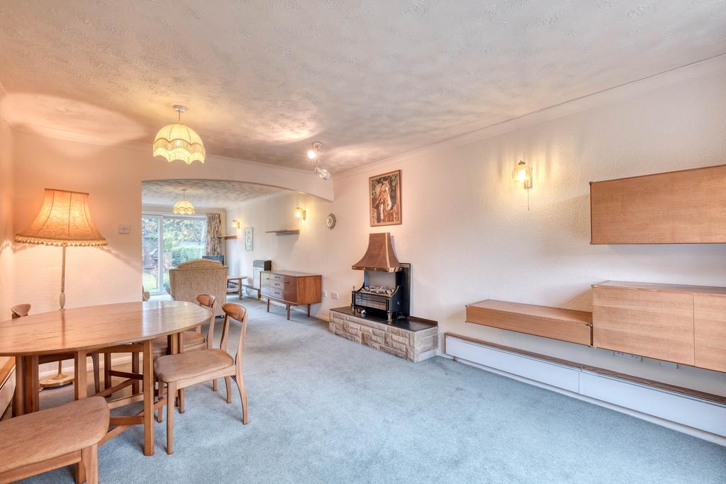 Stourbridge Road, Catshill, Bromsgrove, B61 9LH 3 bed detached house