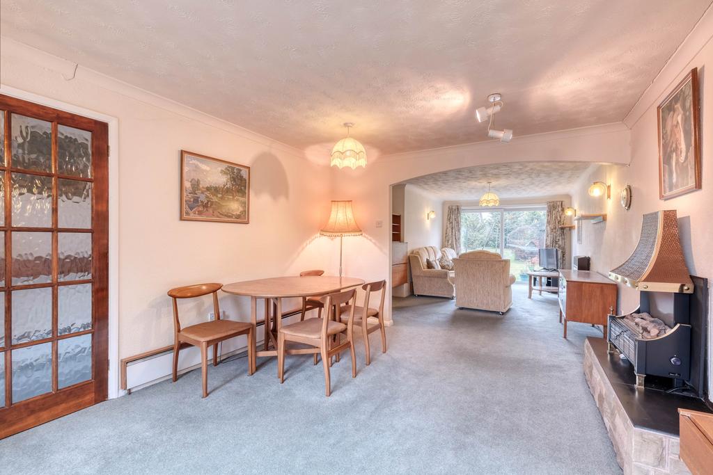 Stourbridge Road, Catshill, Bromsgrove, B61 9LH 3 bed detached house
