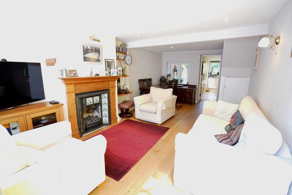 St James Street, Lewes 3 bed terraced house £599,950