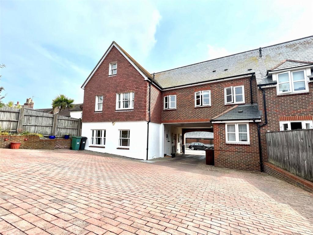 Lane, Eastbourne, East Sussex, BN21 3 bed mews for sale £375,000