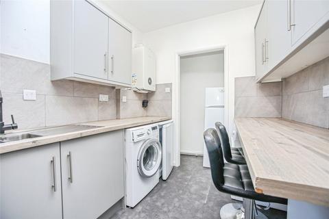 3 bedroom apartment to rent, Bath Road, Cheltenham, Gloucestershire, GL53